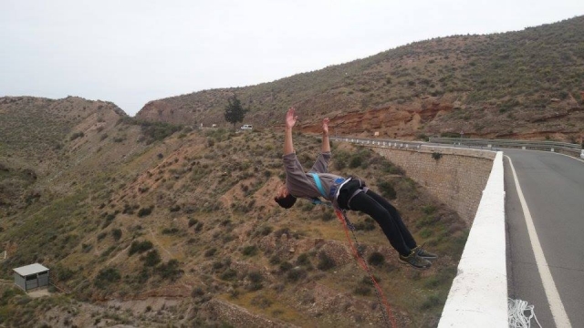 Espectacular salto de puenting.jpg
